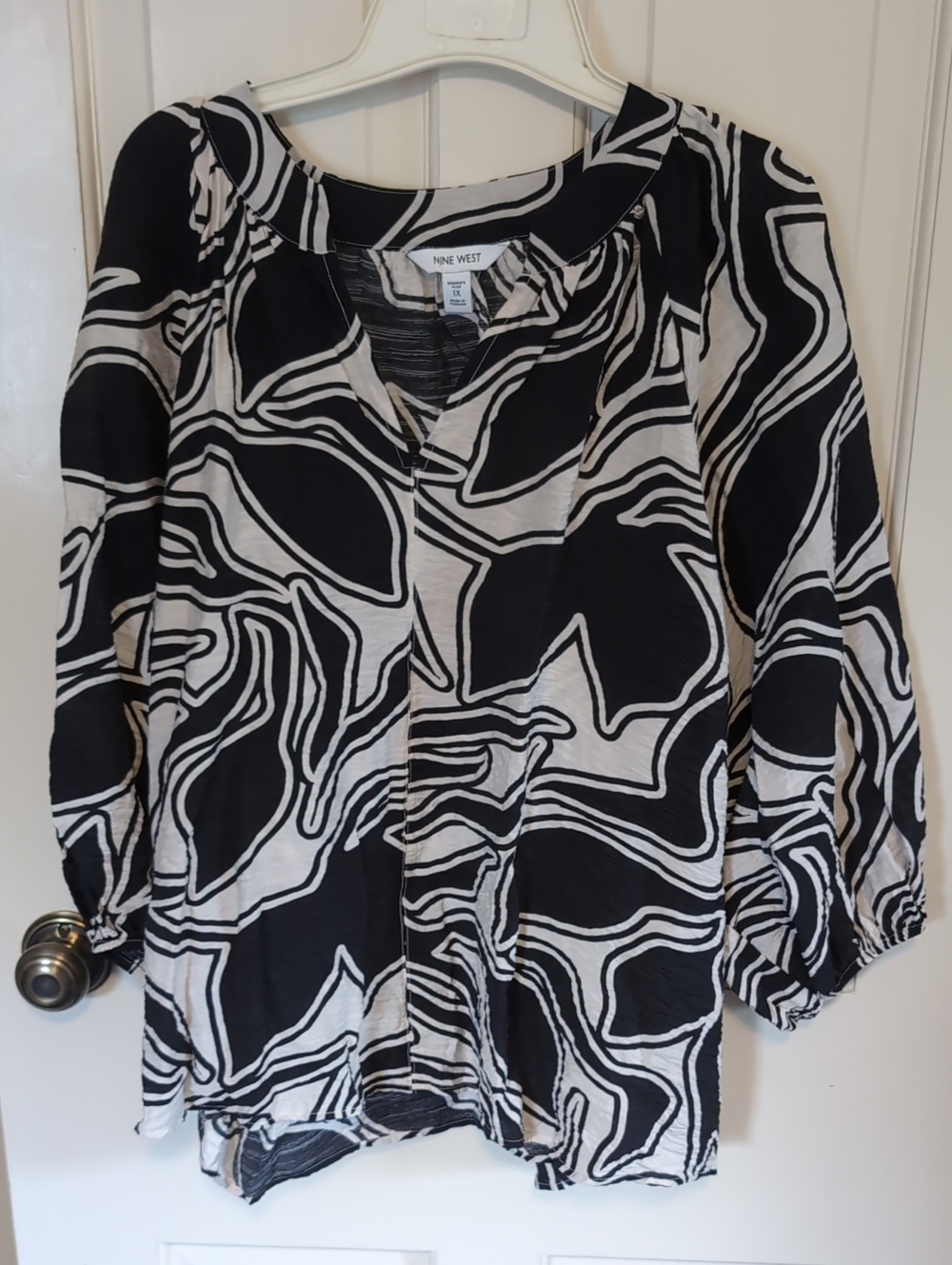Nine West Black & White Abstract Pattern Blouse